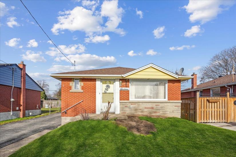 Property listing for 16 Greenwood St., Hamilton, ON